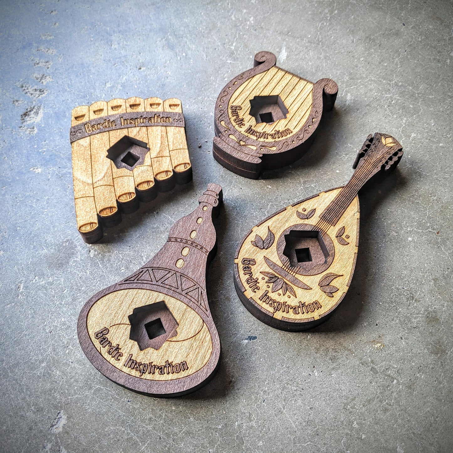 Single Bardic Inspiration Token, Tracker, Cradles a d6, d8, d10 or d12, Scales with Charisma, Layered Solid Finished Wood